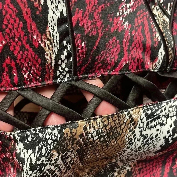 XOXO Red Bodycon Strapless Dress Sweetheart Neckline - Picture 3 of 6